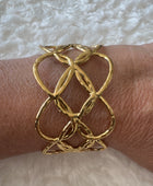 Bracelet manchette cœurs dorés