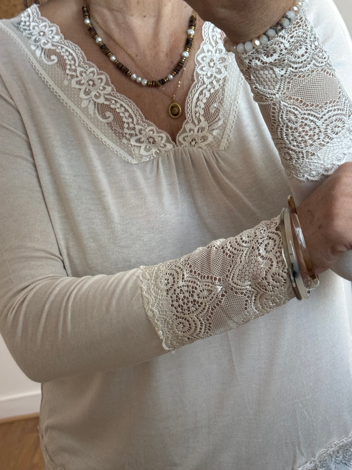 Top dentelle beige