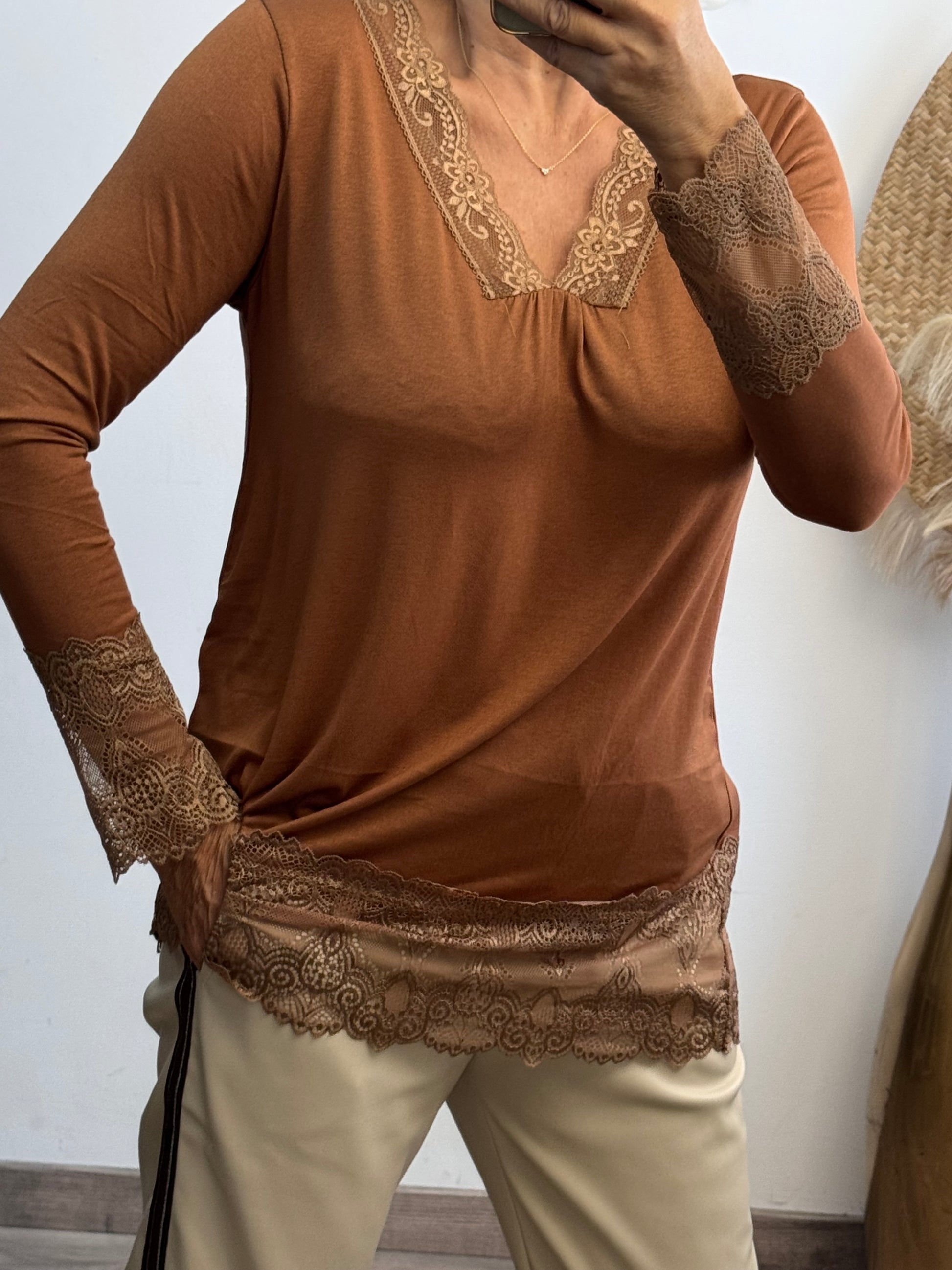 Top dentelle marron moka TU 40/46 et 46/50