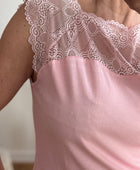 Top dentelle rose