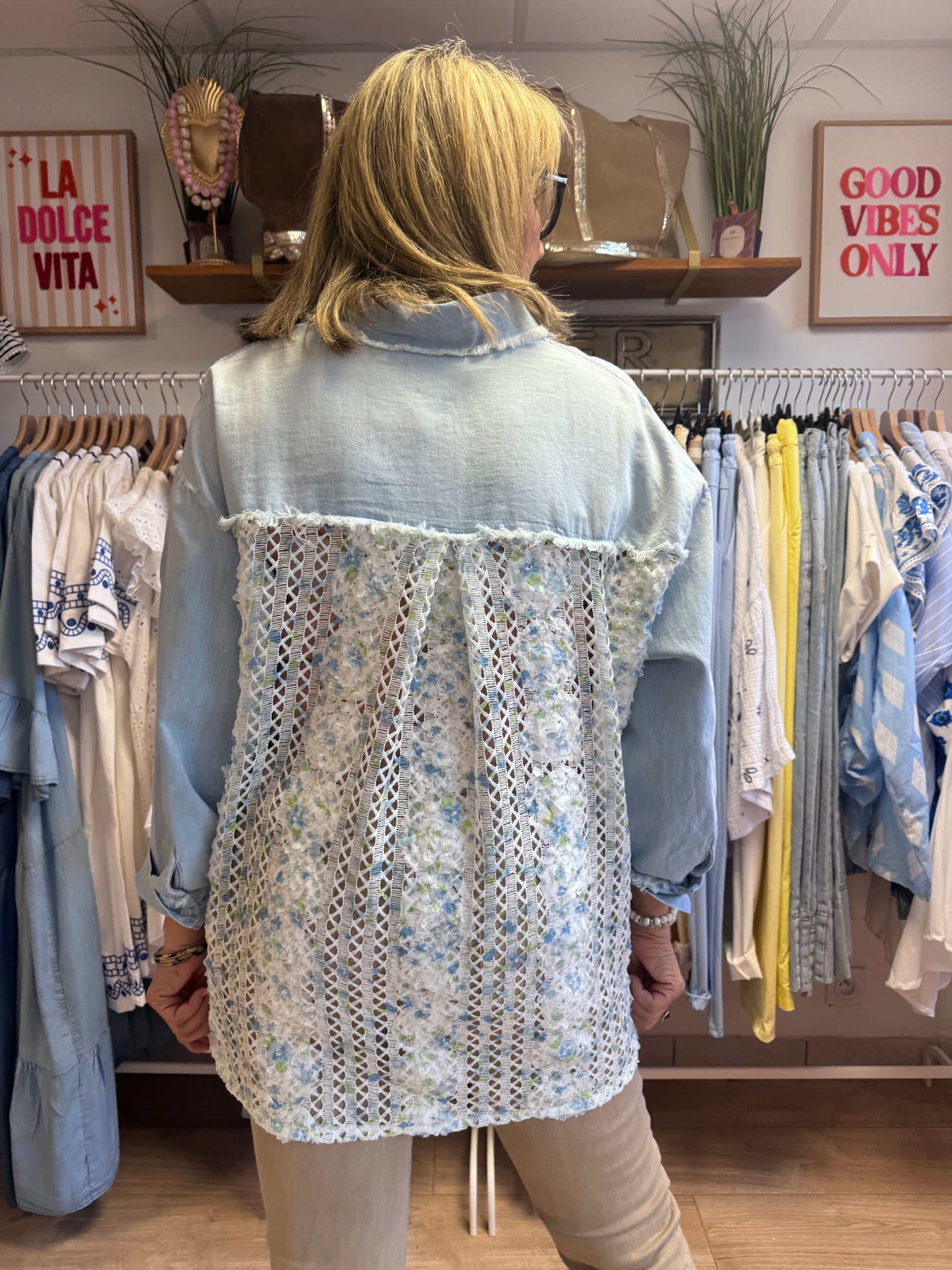 Chemise jeans brodée