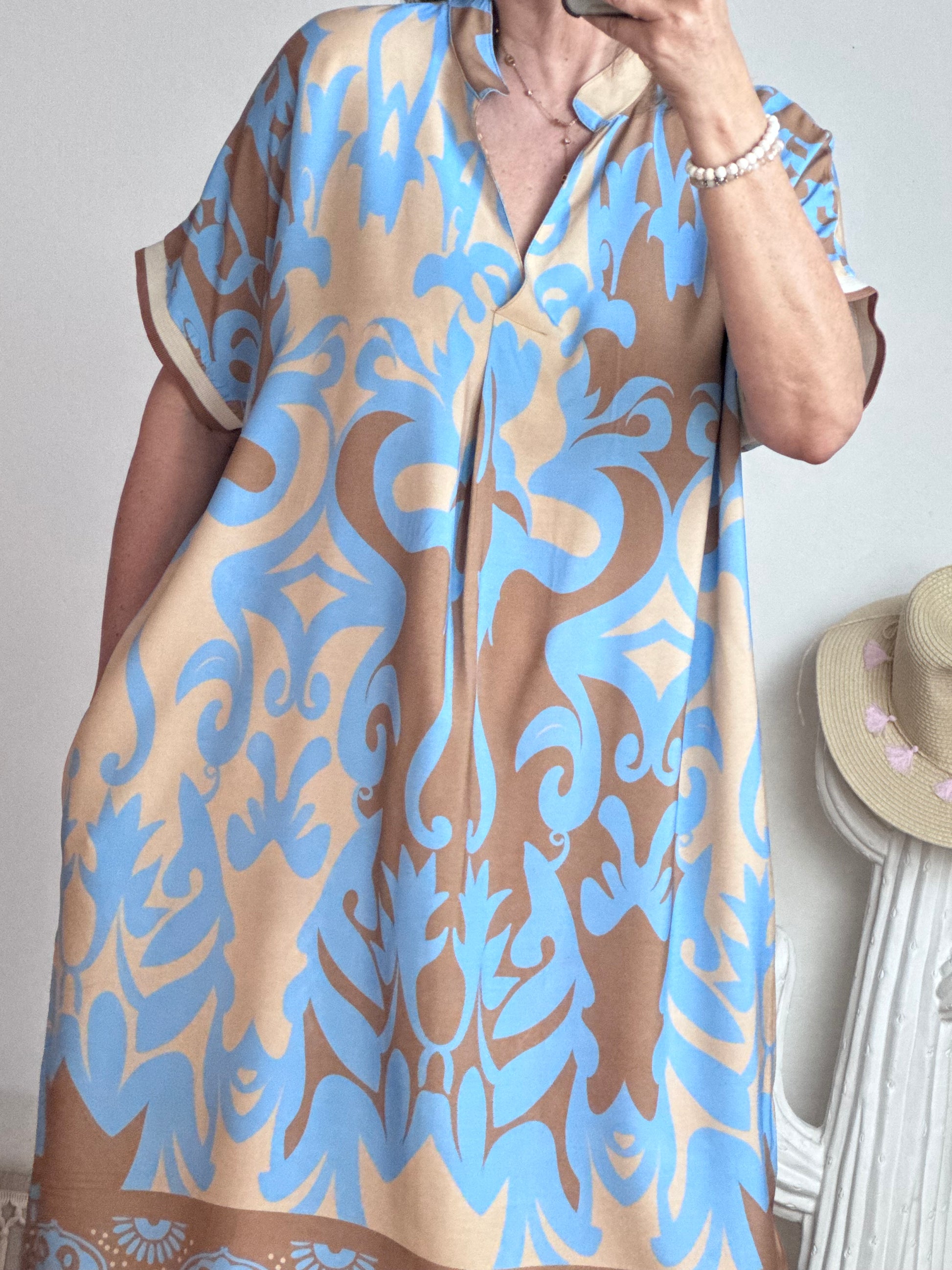 Robe fluide arabesque bleu ciel TU 40/48