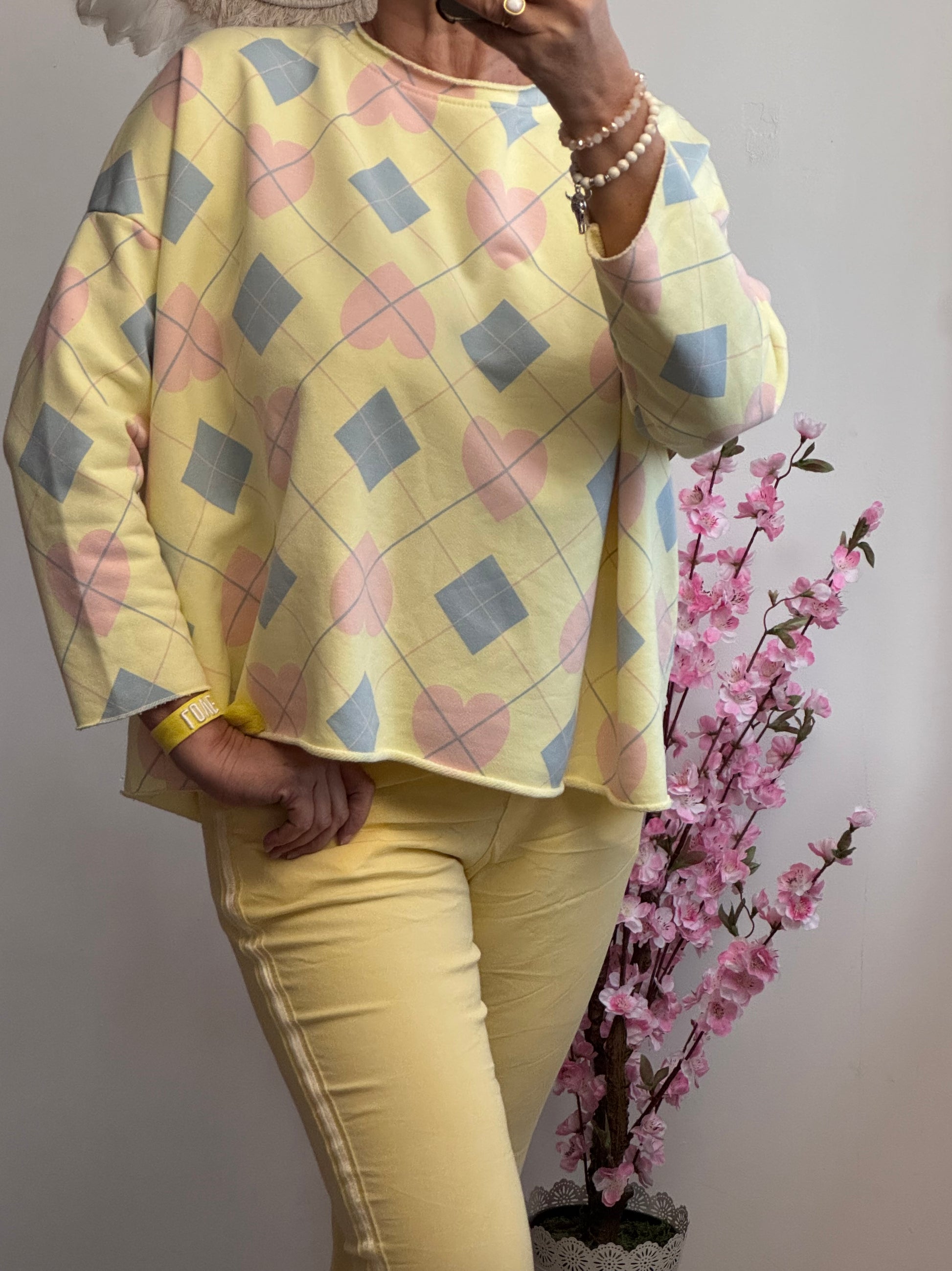 Sweat-shirt jacquard et cœur jaune