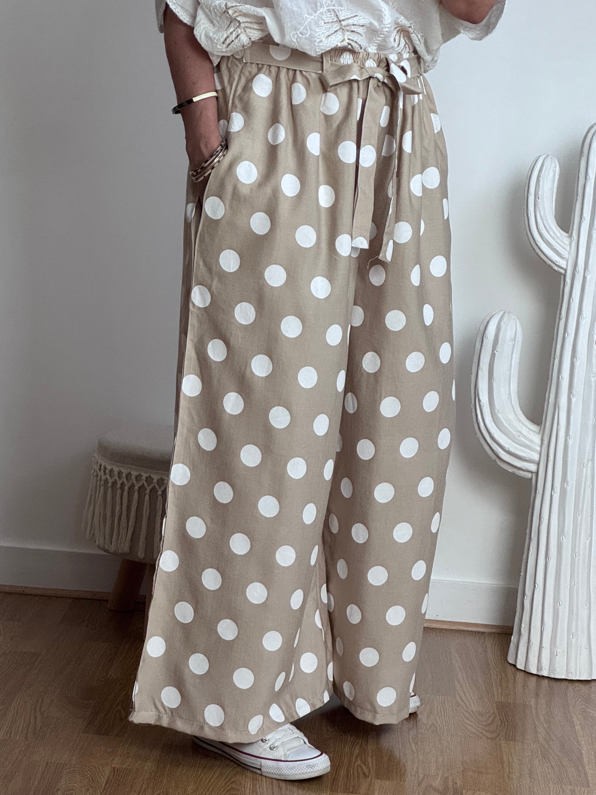 Pantalon à pois beige jolie forme TU 44/50