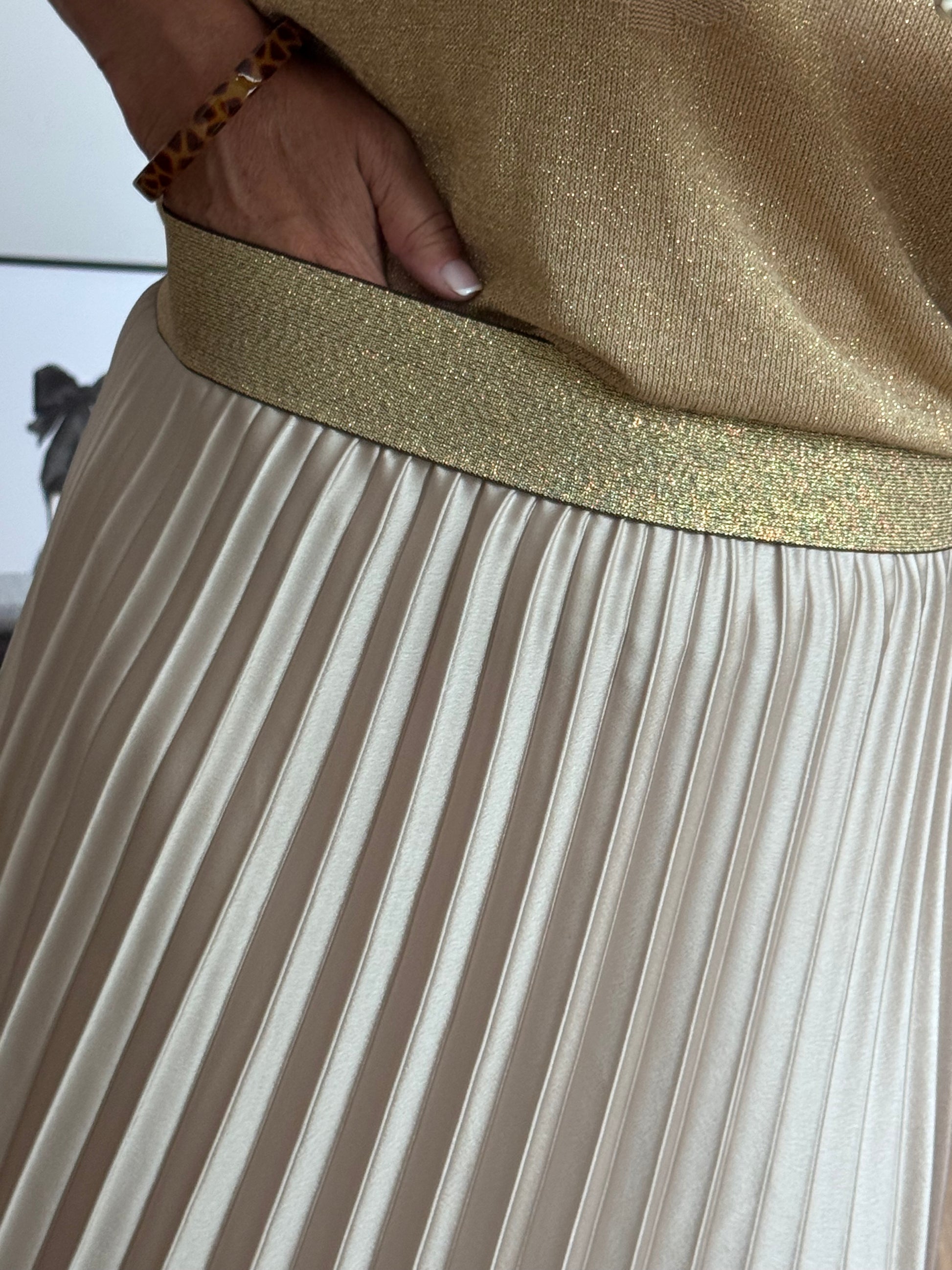 Jupe plissée beige dorée