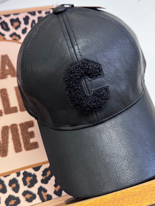 Casquette similicuir noire