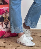 Jeans flare bleu clair brodé