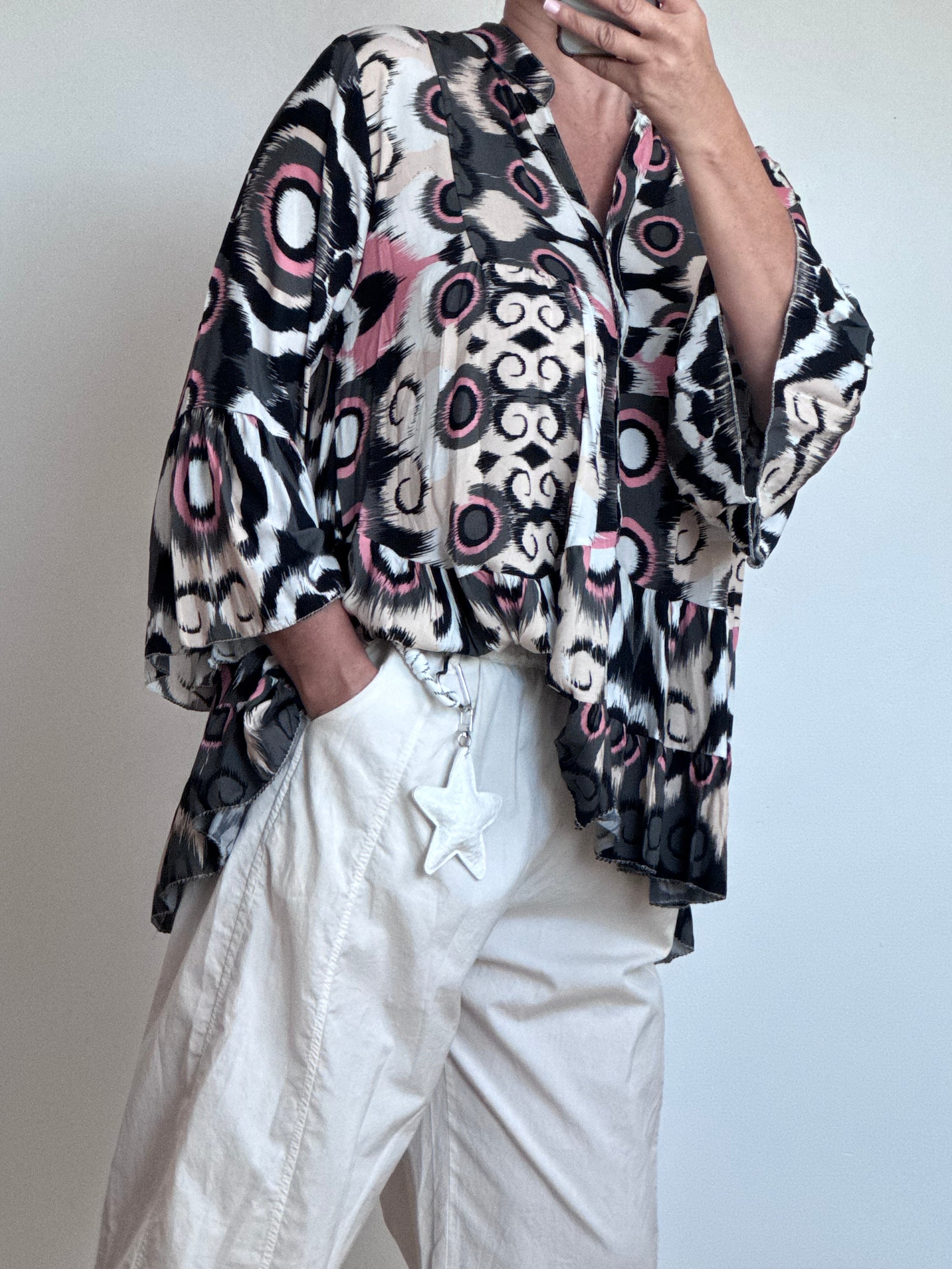 Blouse camélia noire et rose