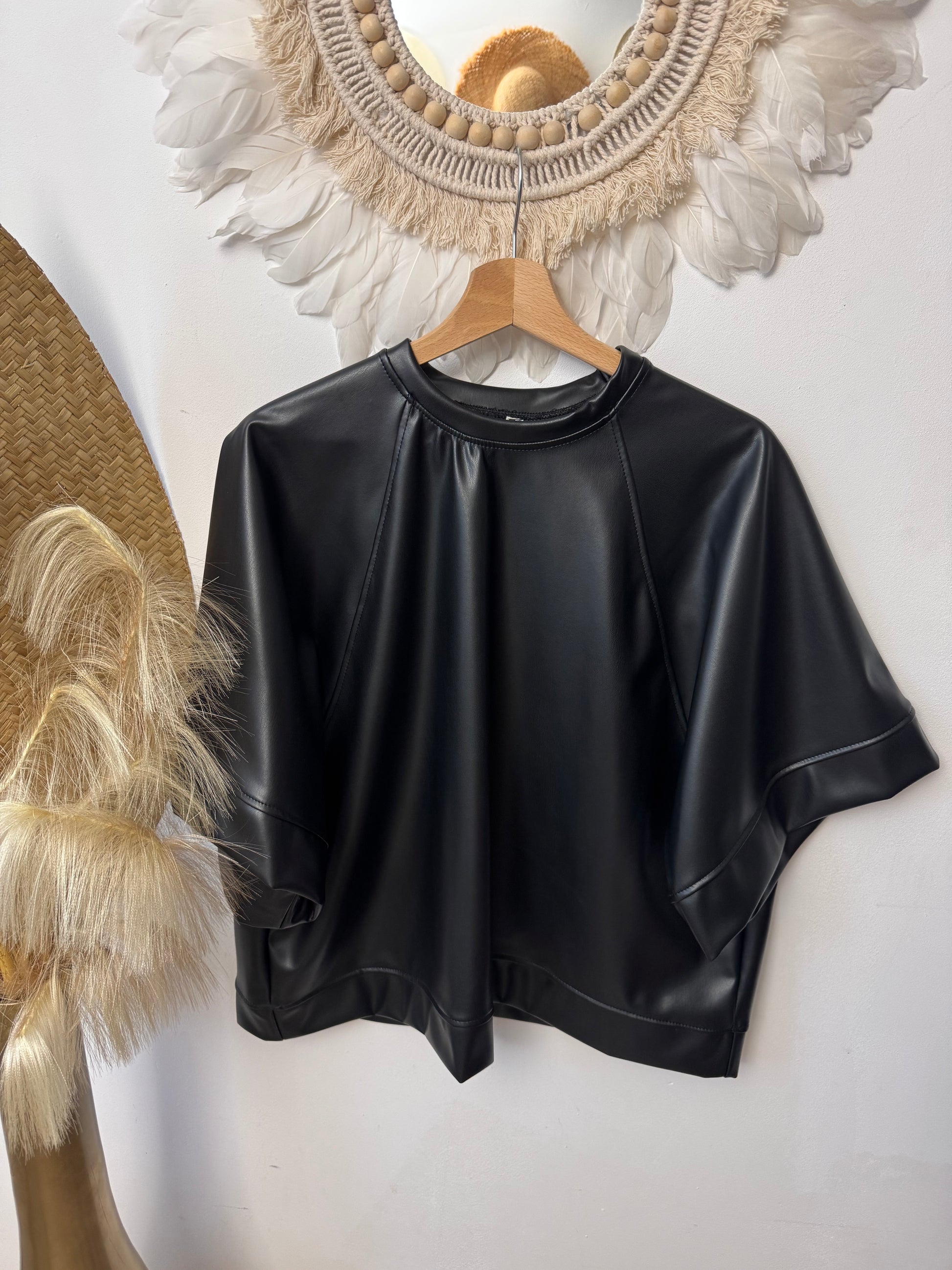 Haut similicuir noir