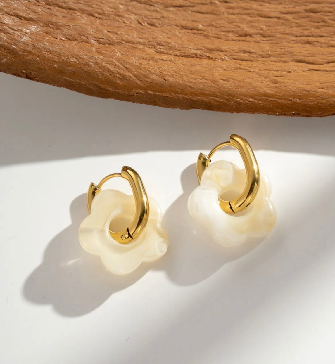 Boucles Acier inoxydable Fleurs Résine Écru