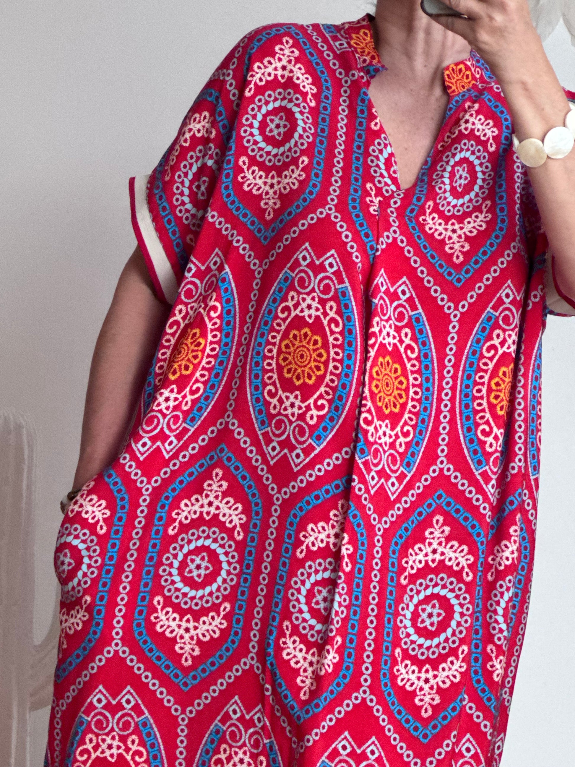Robe fluide fond rouge