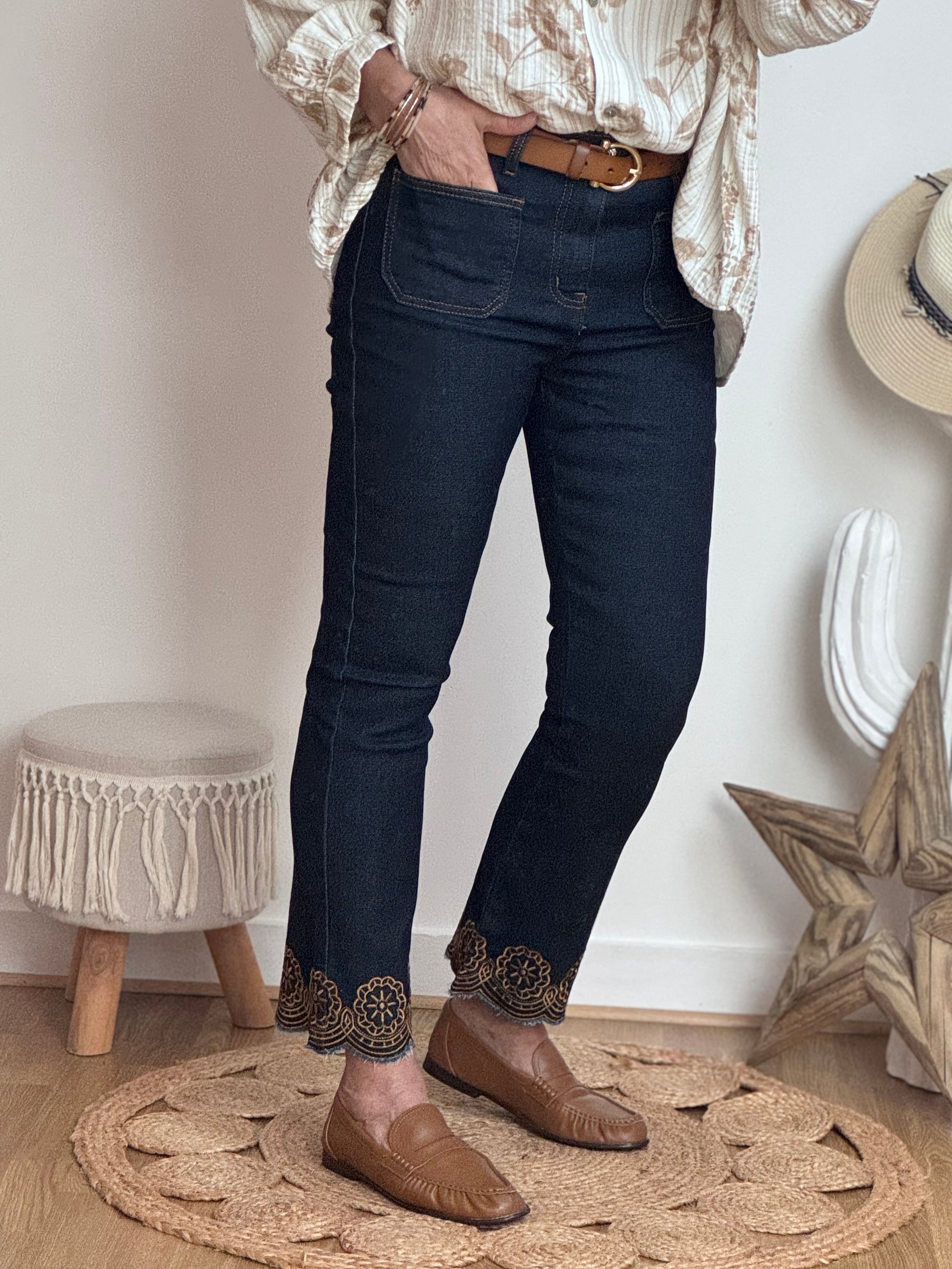Jean flare bleu brute brodé