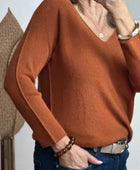 Pull col V violine, marron, terracotta et rouge