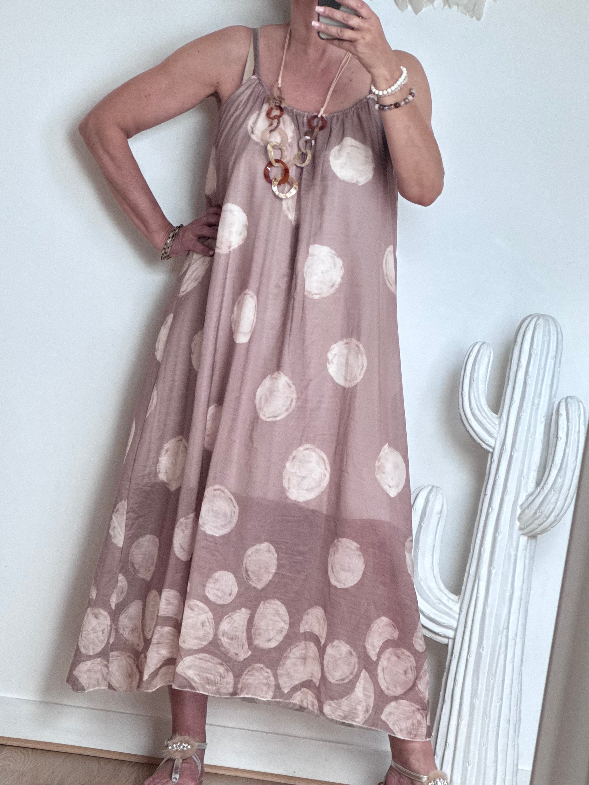 Robe à bois sur fond beige