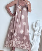 Robe à bois sur fond beige
