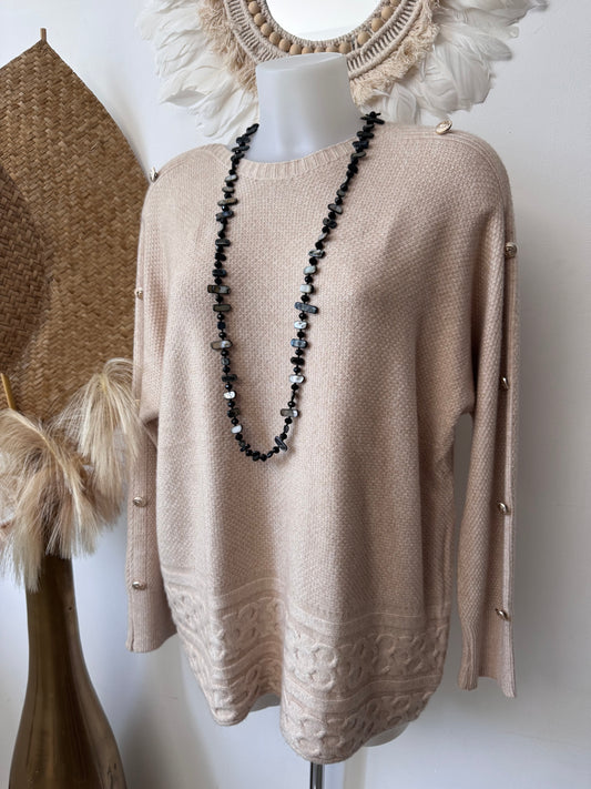 Pull beige boutons