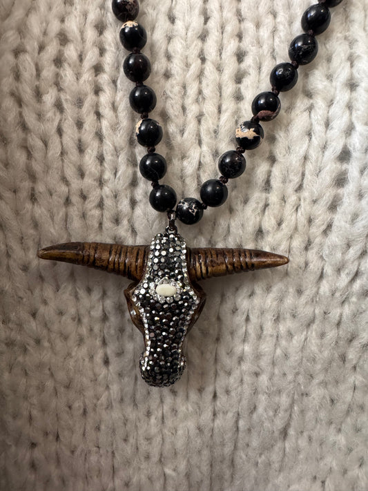 Pendentif tête de buffle noir artisanal