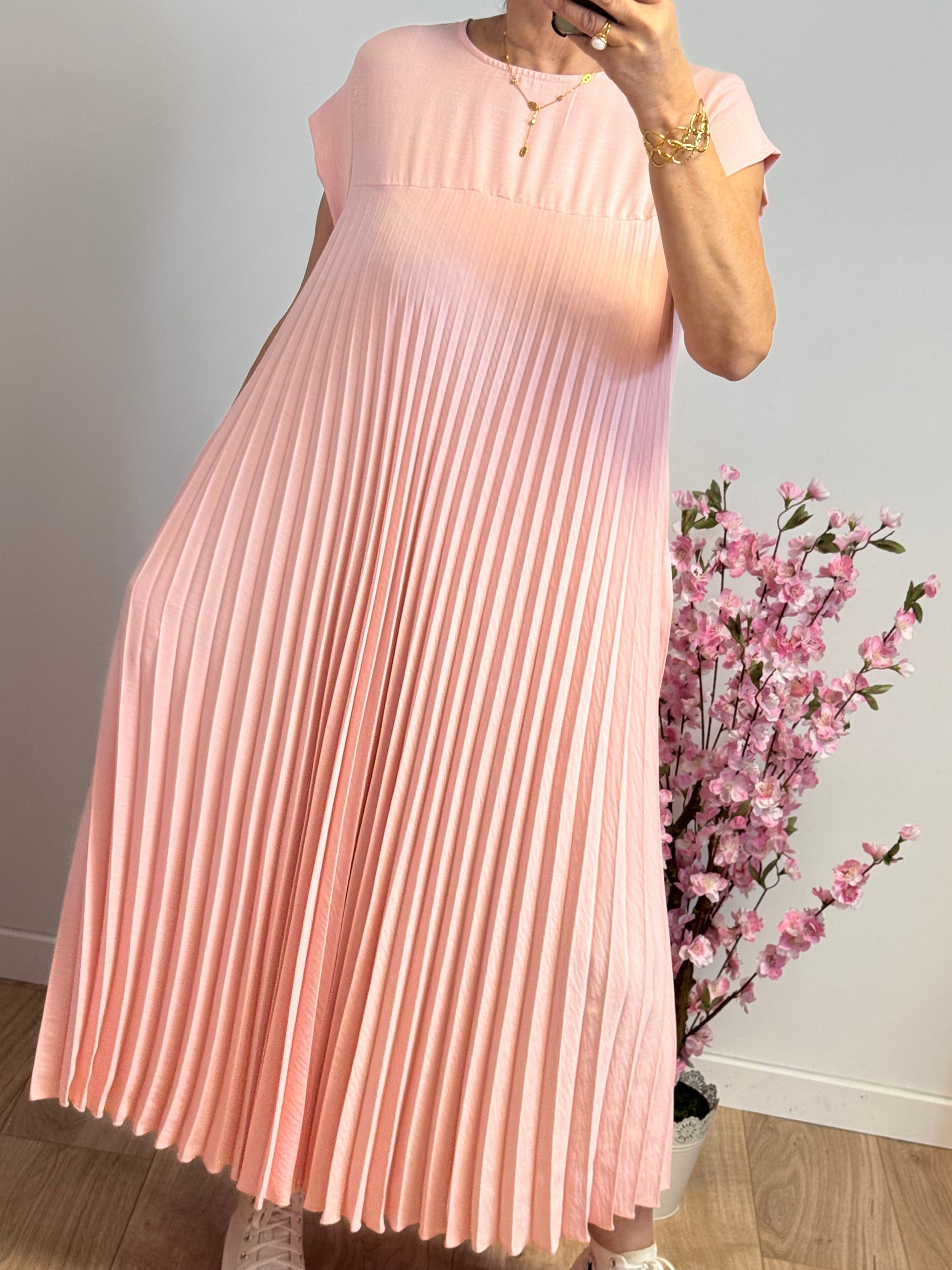 Robe longue plissée rose
