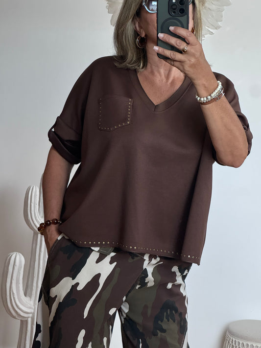 Pull marron rivets