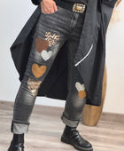Jeans noir délavé multi patchs cœurs