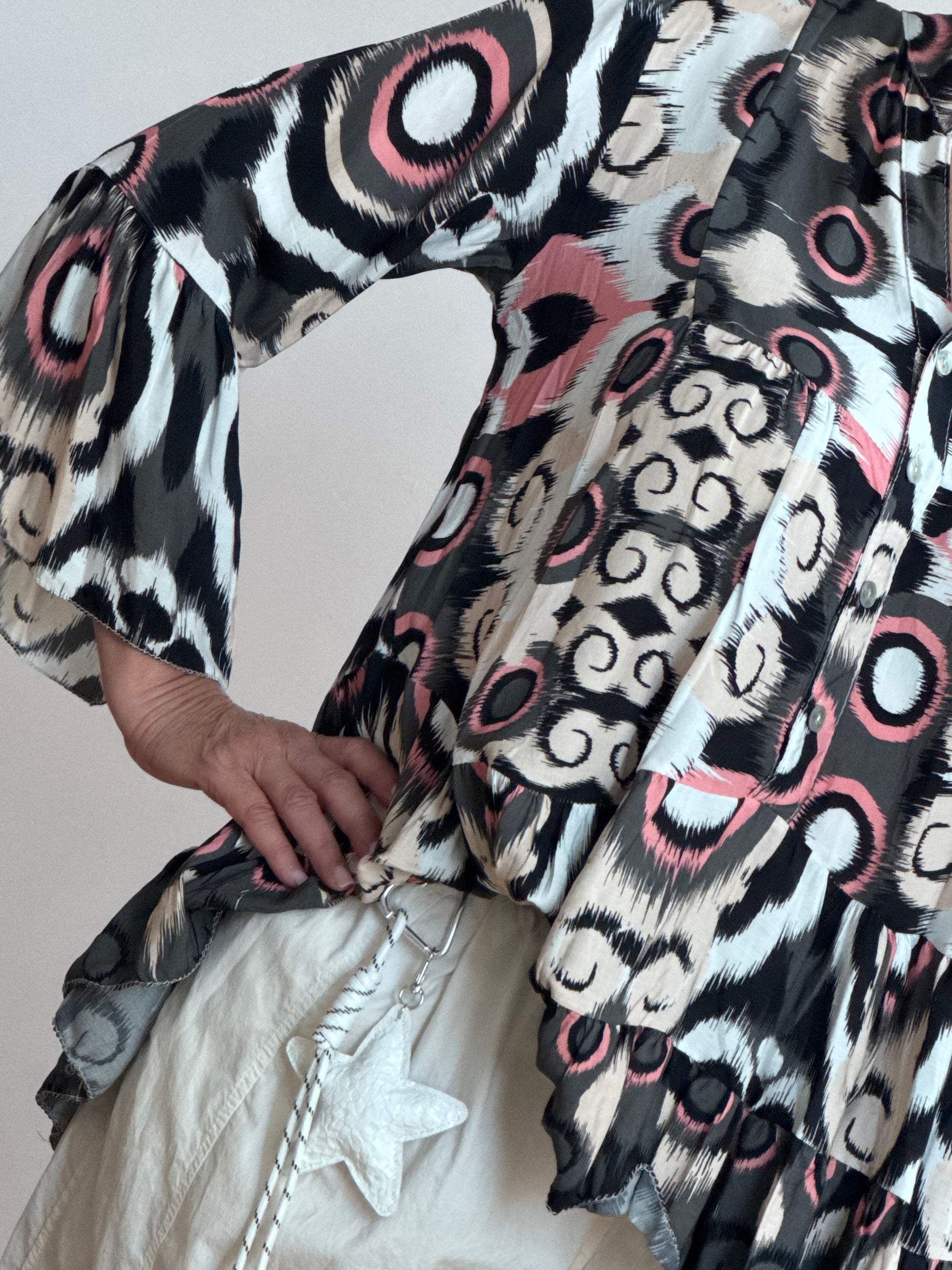 Blouse camélia noire et rose