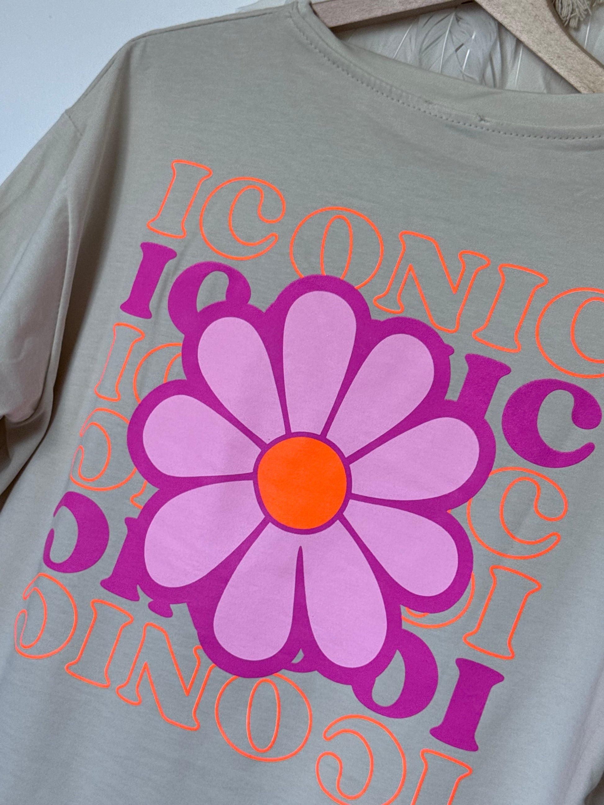 Teeshirt beige iconic et fleurs