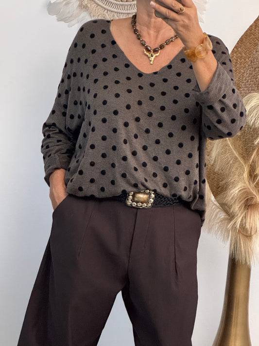 Pull marron à pois noirs