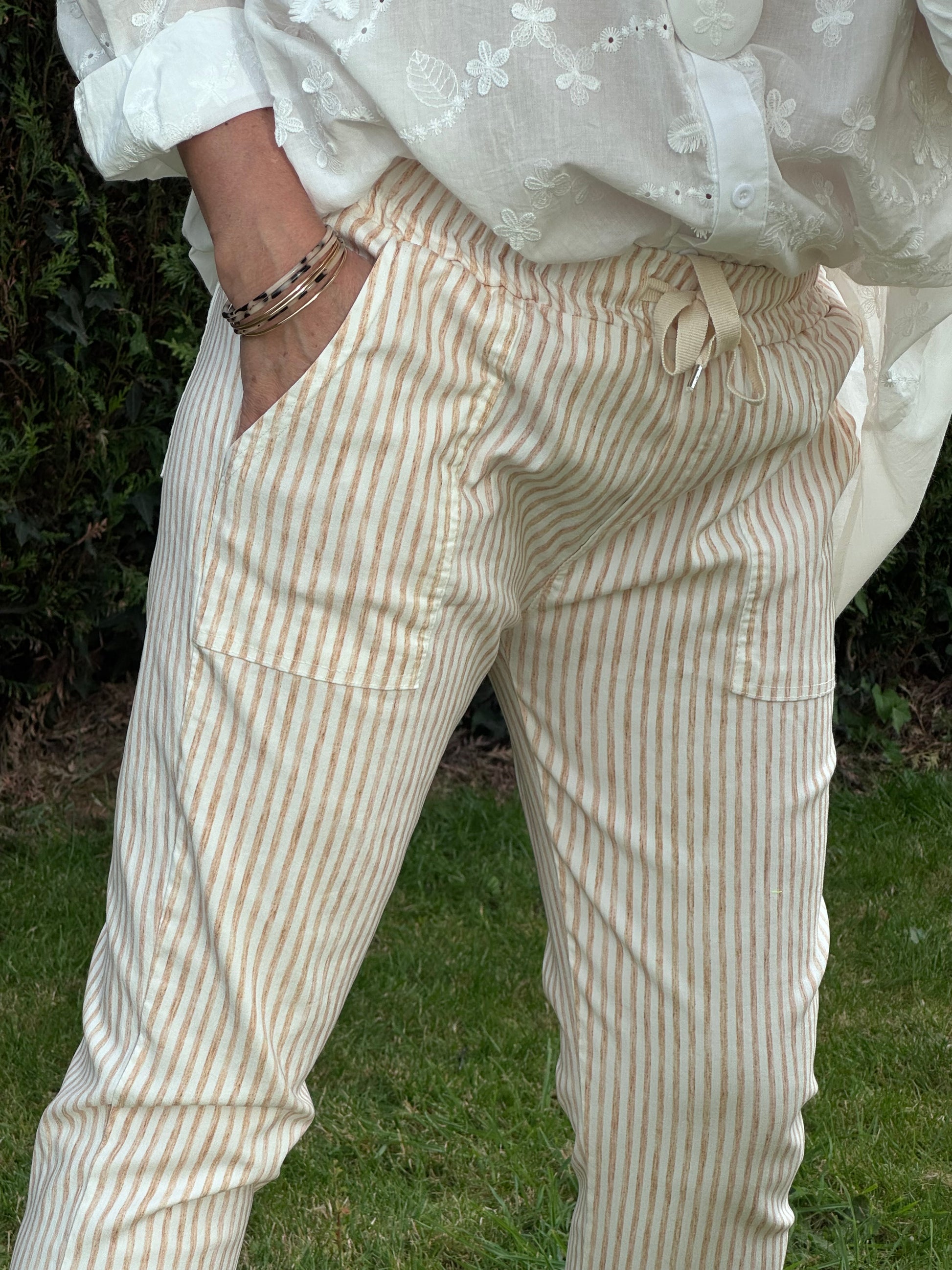 Pantalon confort rayures camel