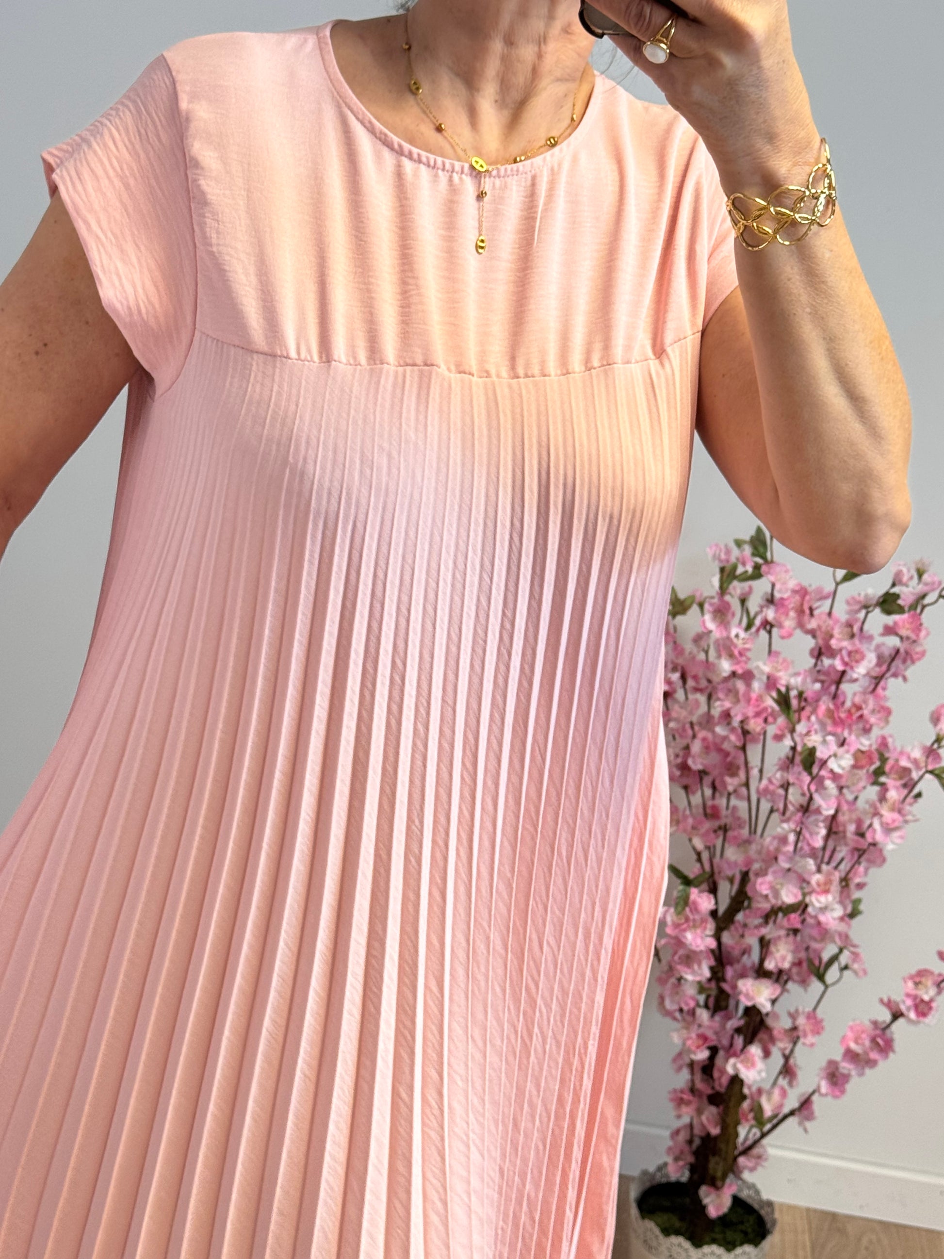 Robe longue plissée rose
