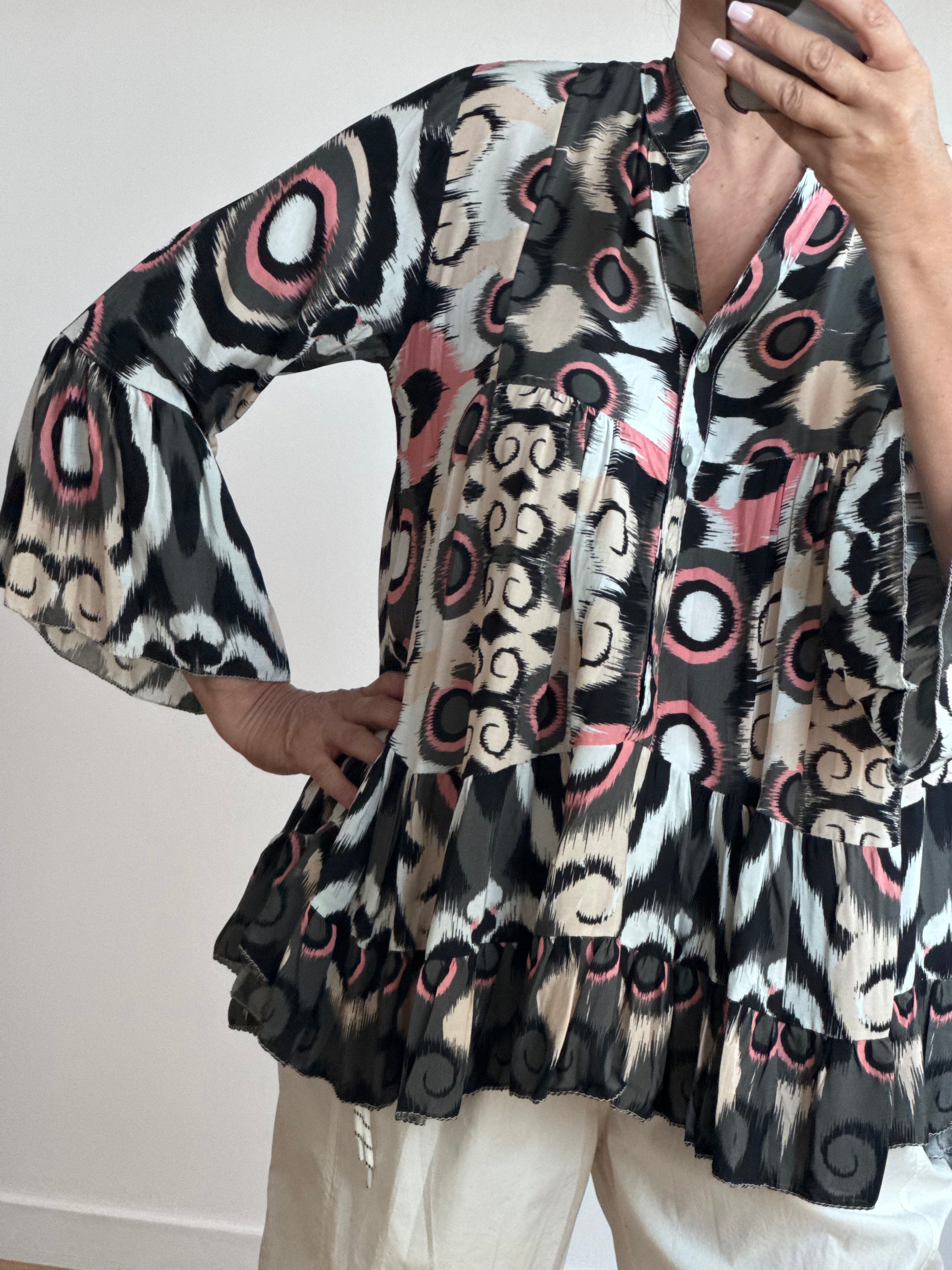 Blouse camélia noire et rose