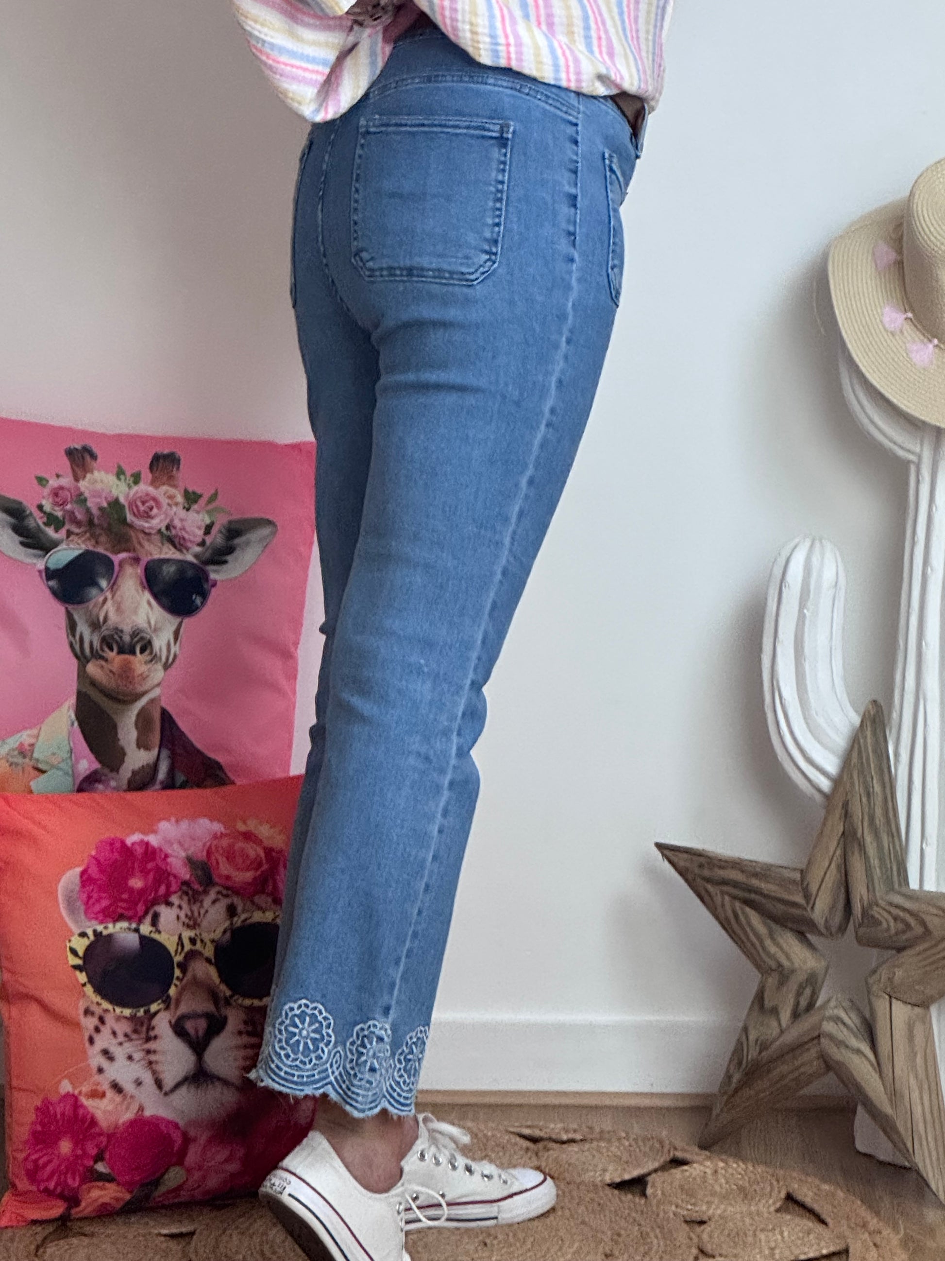 Jeans flare bleu clair brodé