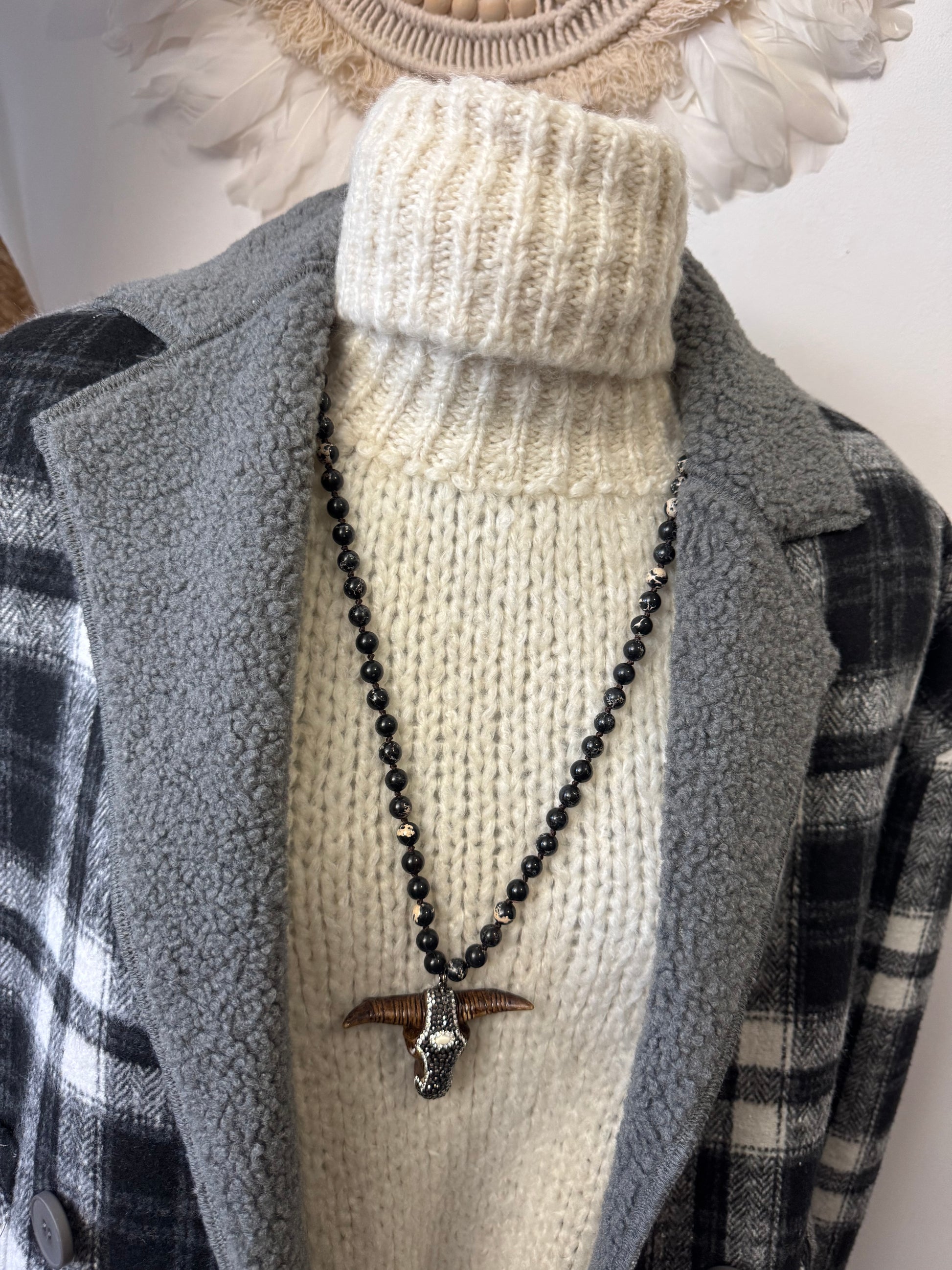 Pendentif tête de buffle noir artisanal