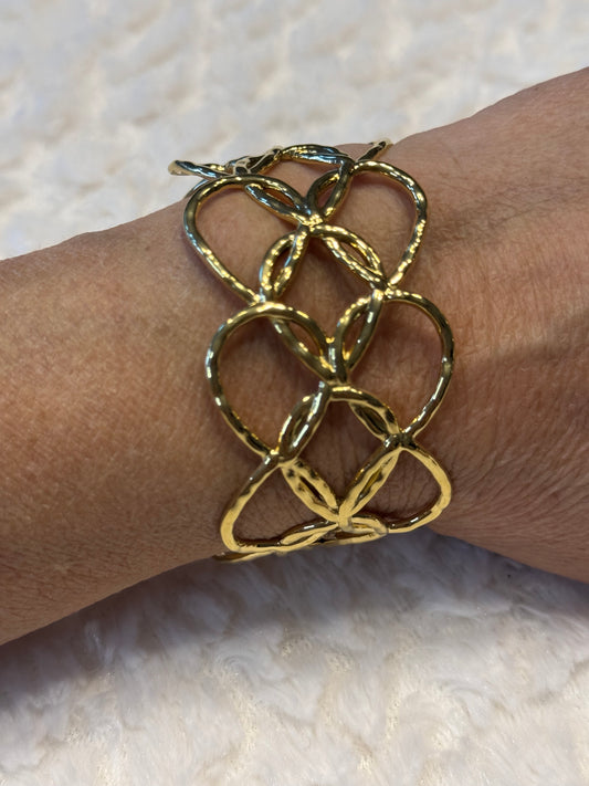 Bracelet manchette cœurs dorés