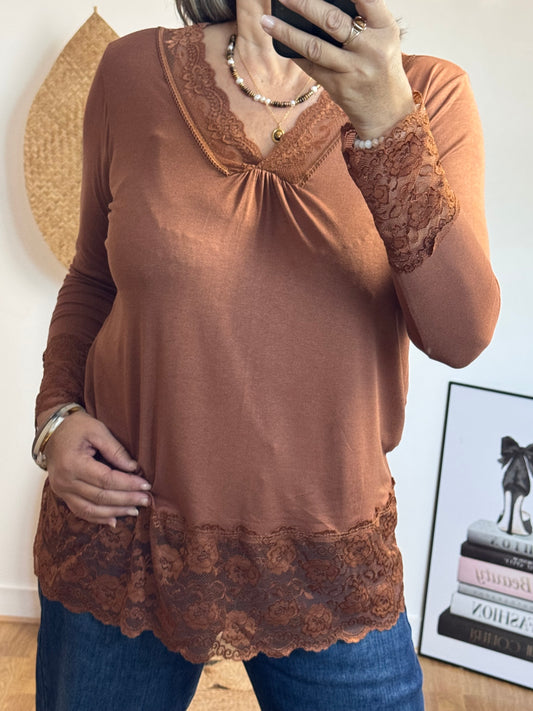 Top dentelle camel