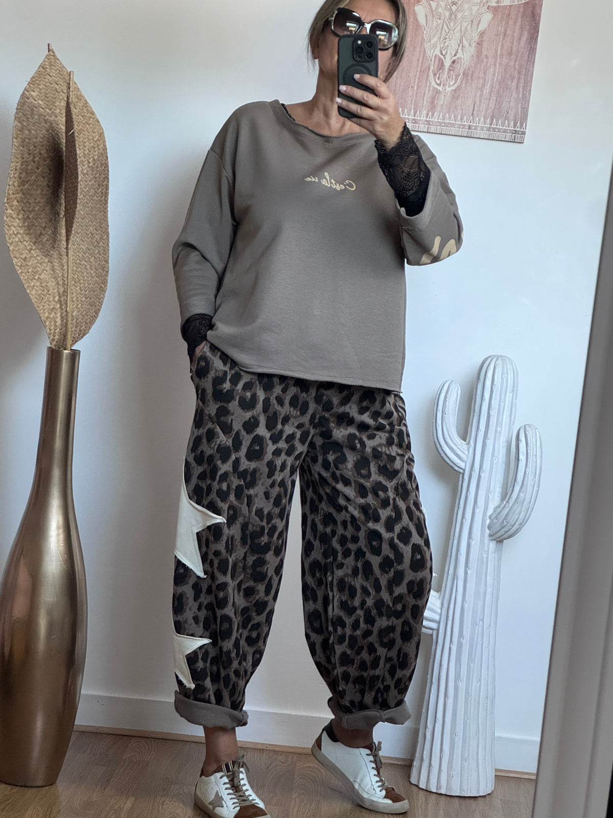 Sweat-shirt c’est la vie taupe