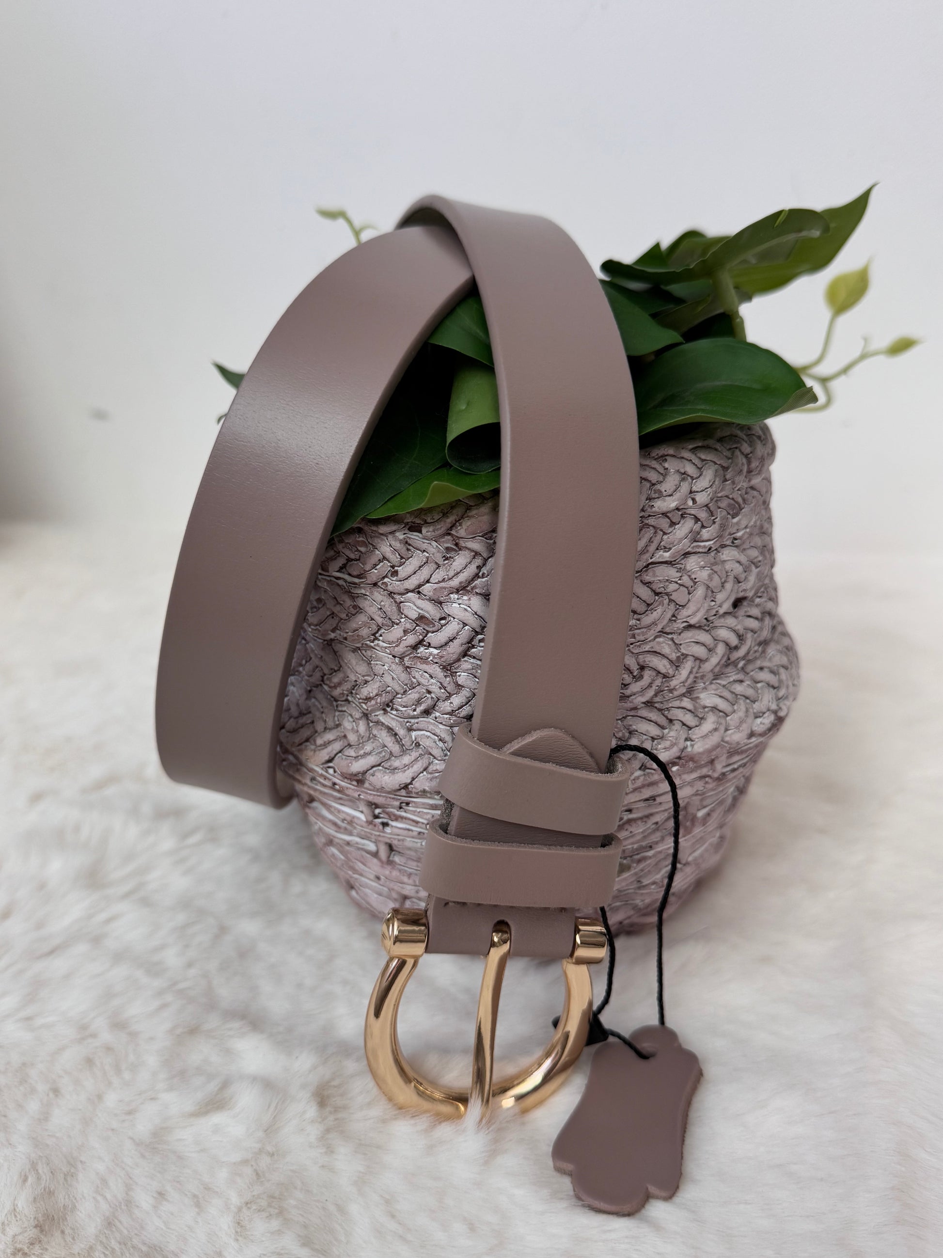 Ceinture en cuir beige taupe boucle dorée