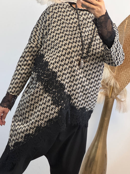 Pull asymétrique pieds de poule dentelle