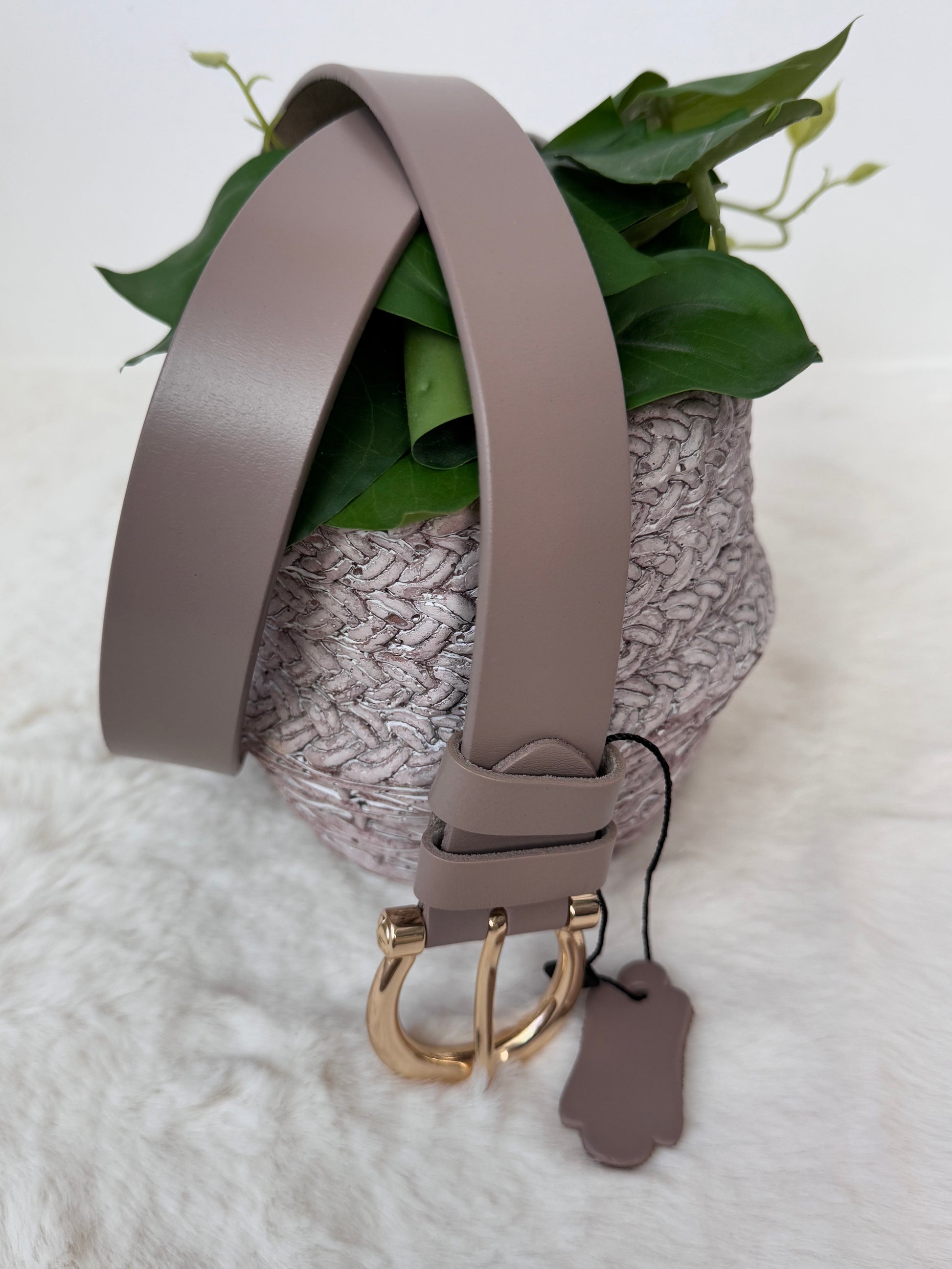 Ceinture en cuir beige taupe boucle dorée