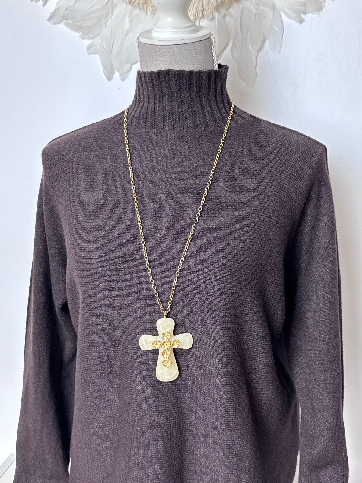 Collier croix crème
