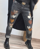 Jeans noir délavé multi patchs cœurs