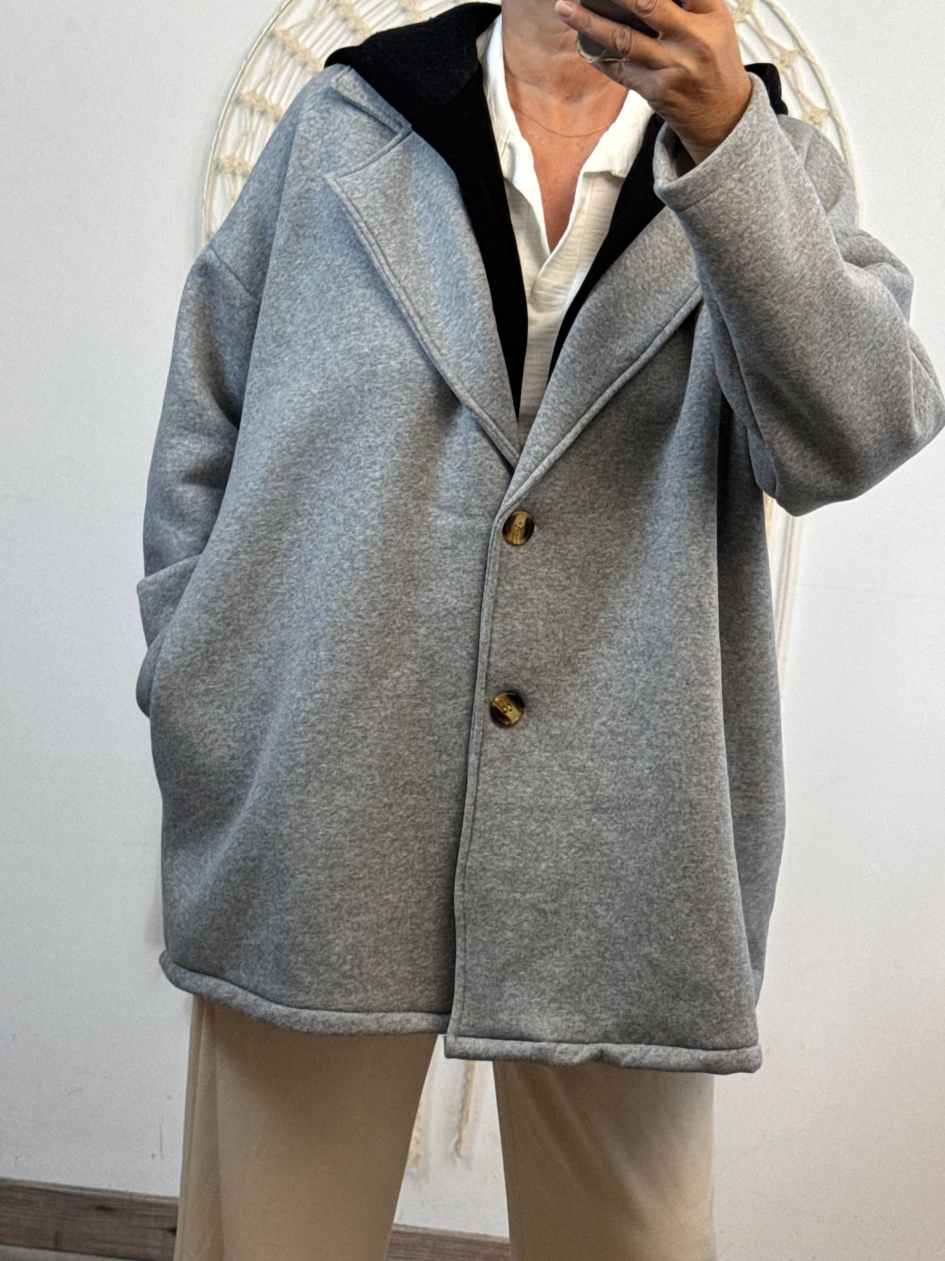 Veste molletonnée grise capuche noire TU 44/50