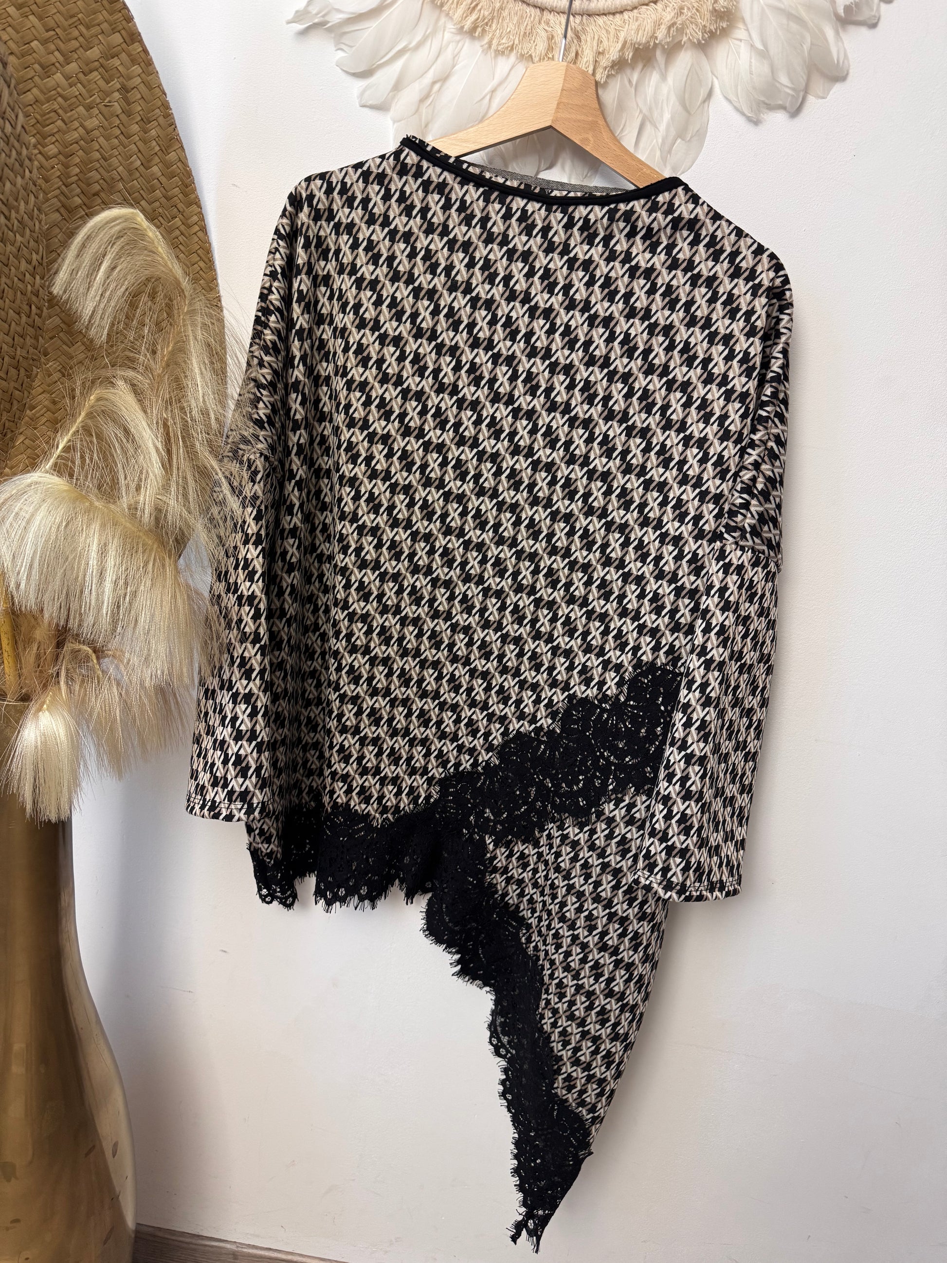 Pull asymétrique pieds de poule dentelle