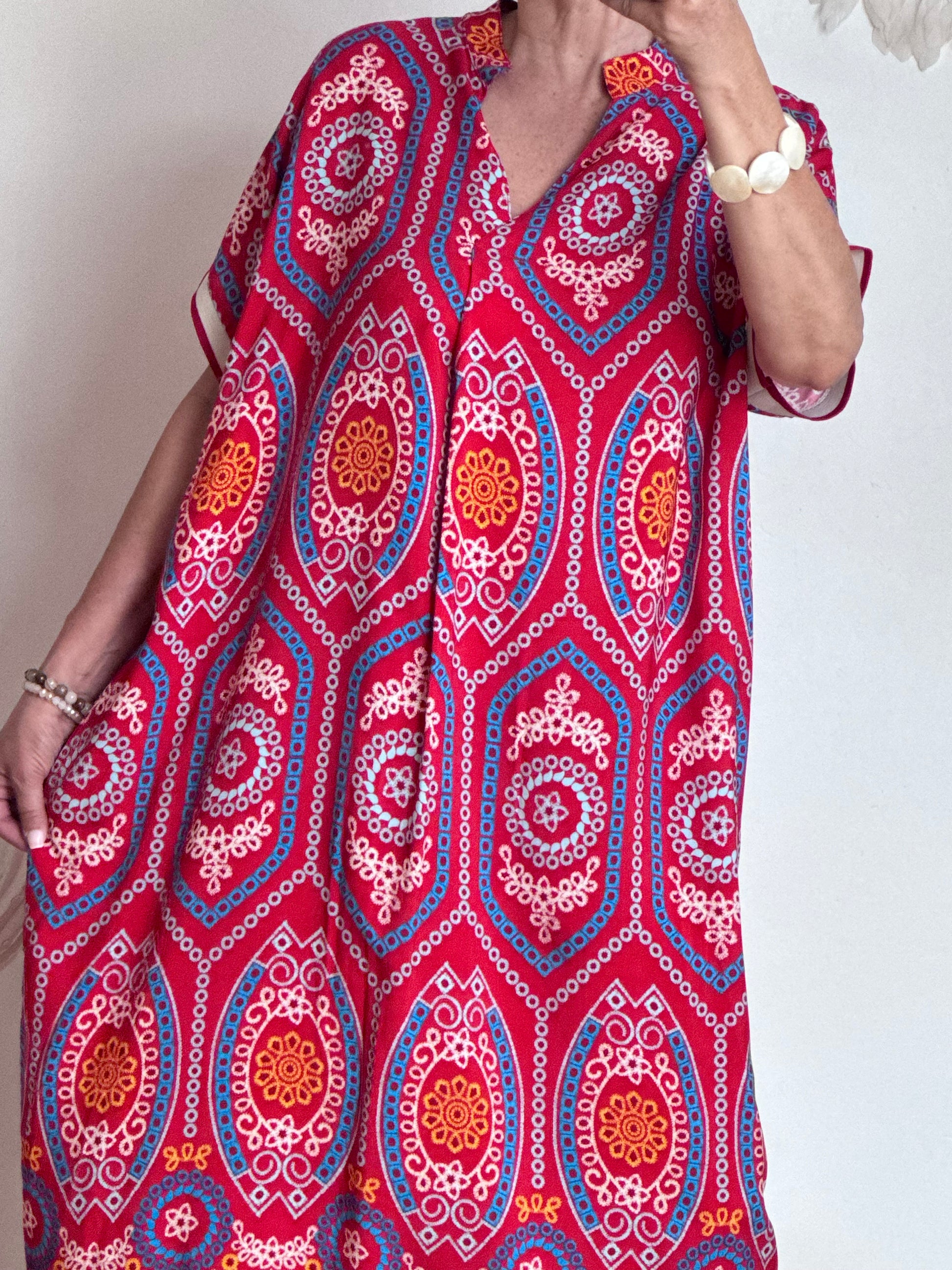 Robe fluide fond rouge
