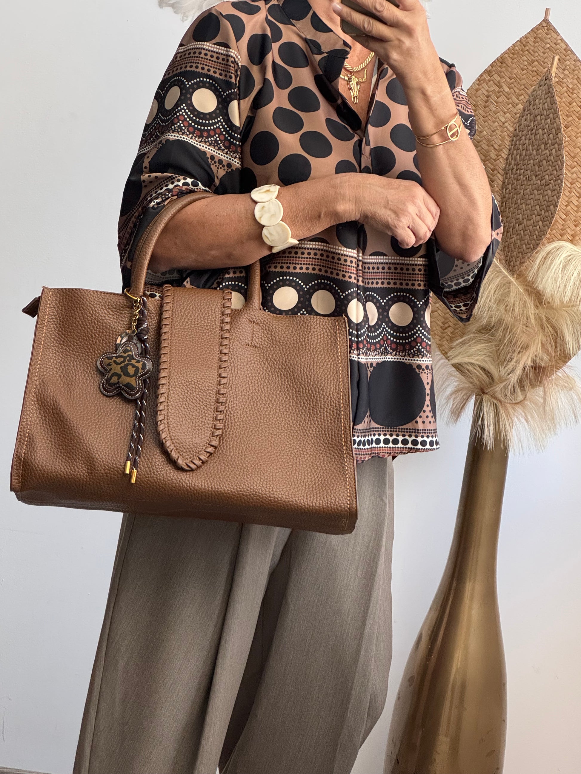 Sac camel Côme avec sa pochette et ses grigris