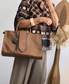 Sac camel Côme avec sa pochette et ses grigris
