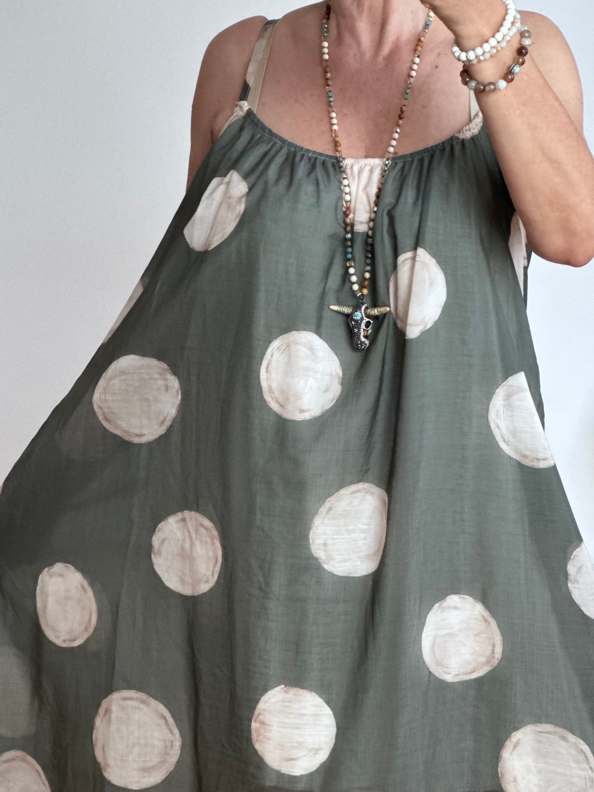 Robe à pois fond kaki