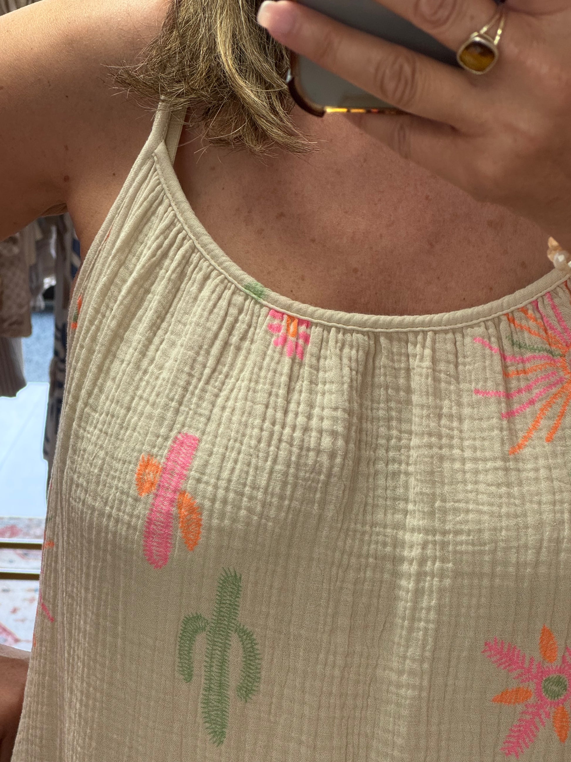 Robe à bretelles assez longue beige