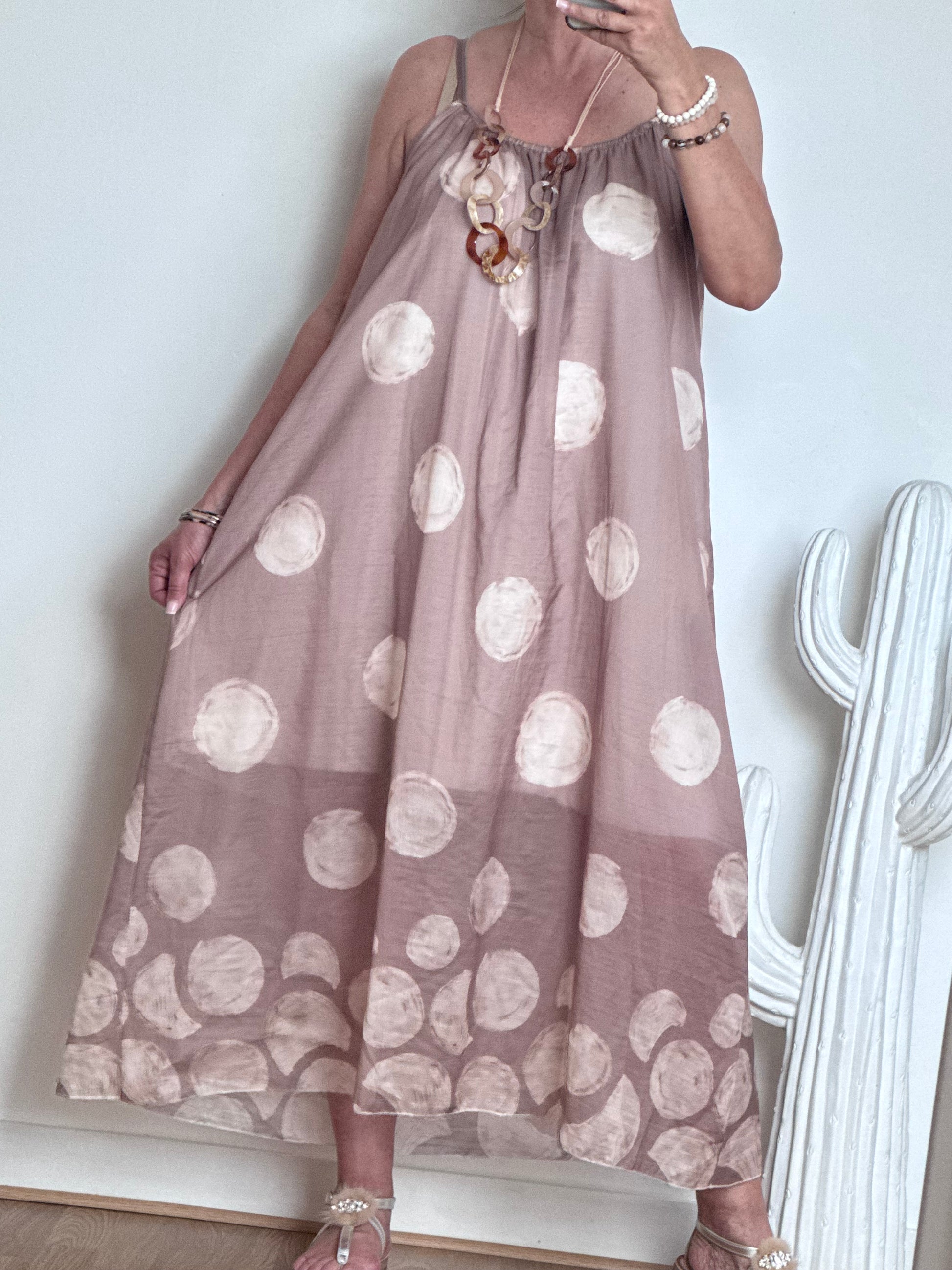 Robe à bois sur fond beige