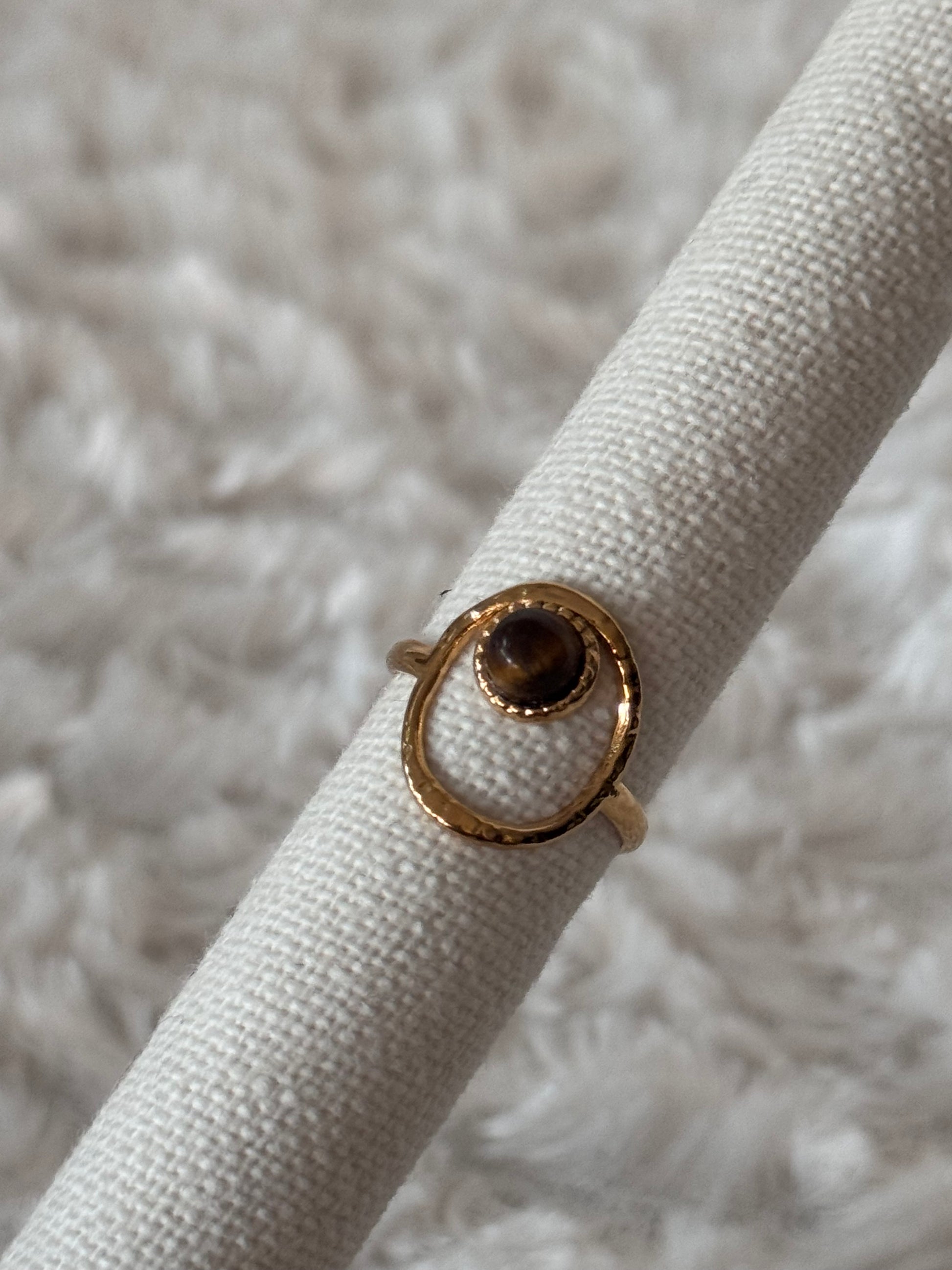 Bague ajustable ovale avec pierre naturelle