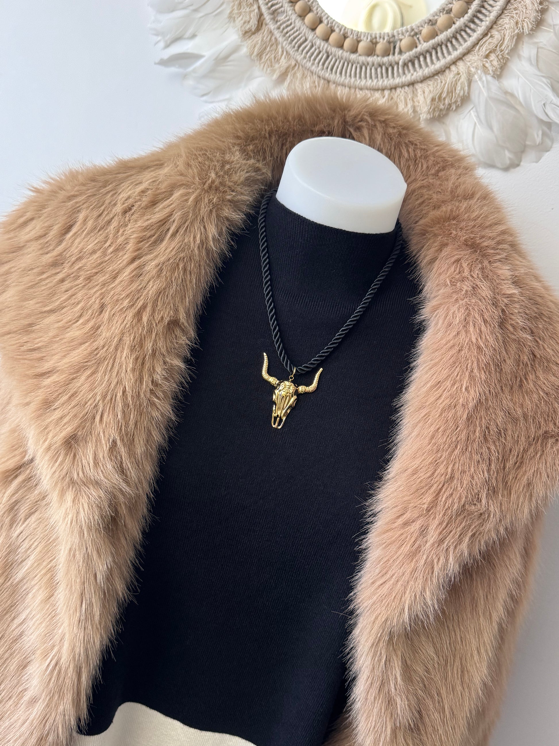 Collier cordelette noire tête de buffle